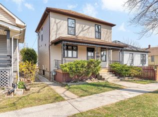 1092 Saint Luke Rd, Windsor, ON N8Y 3M8