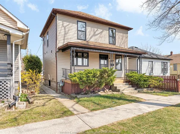 1092 Saint Luke Rd, Windsor, ON N8Y 3M8