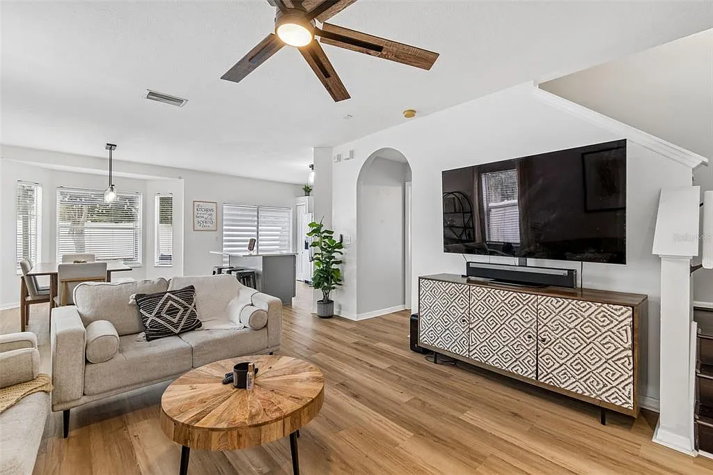 4 bed, 2.0 bath, 1754 sqft, $2,500 — Photo 4
