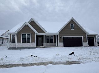 1333 Periwinkle PASS, Oconomowoc, WI 53066