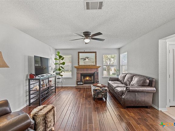 3rd image of 1010 Cedar Crest Dr