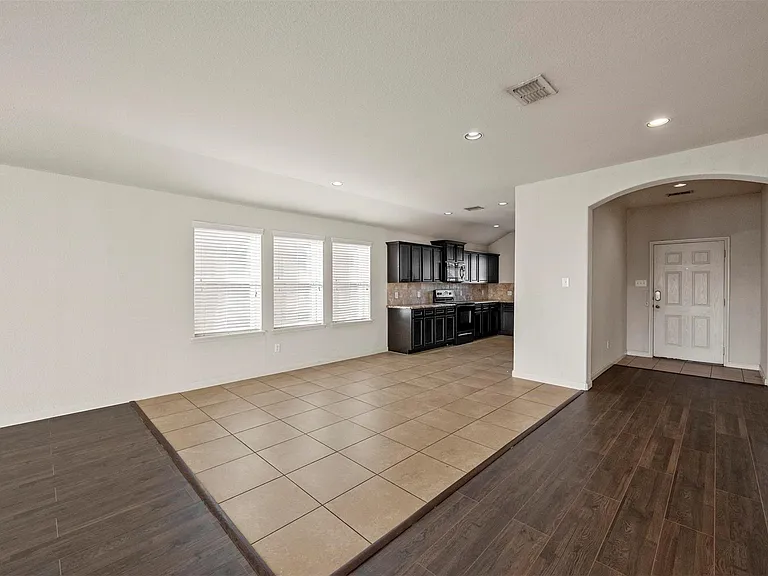 4620 Elderberry St — Photo 2
