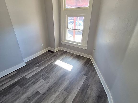 2nd image of 1019-1021 Columbia St #2