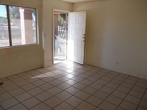 5th image of 724 W Inglewood St