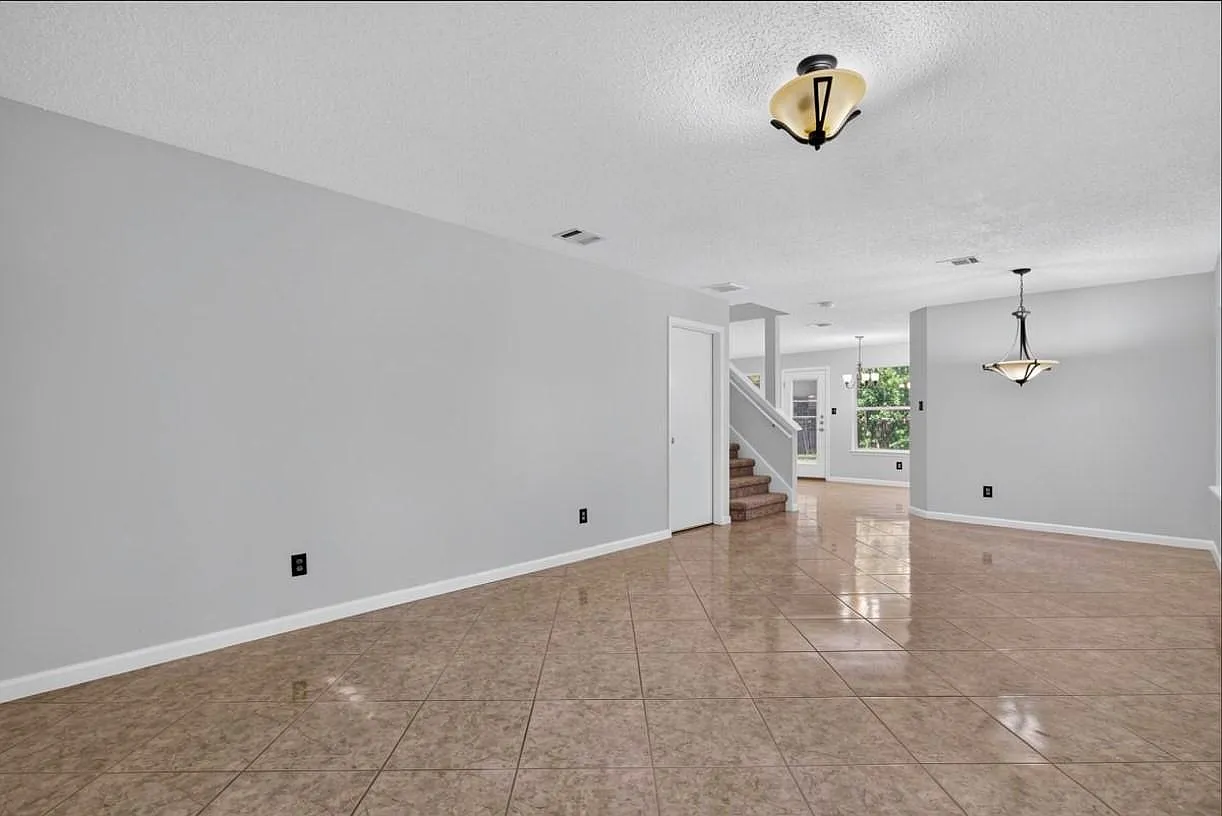 4 bed, 2.5 bath, 1910 sqft, $2,200 — Photo 4