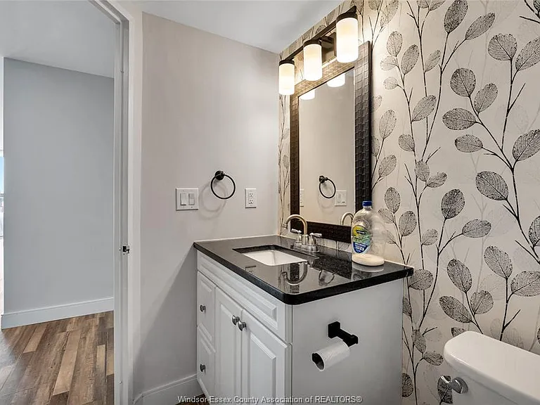 75 Riverside Dr E #1902 — Photo 16