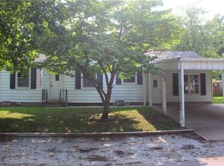 105 Lakeview Dr, Windsor, MO 65360