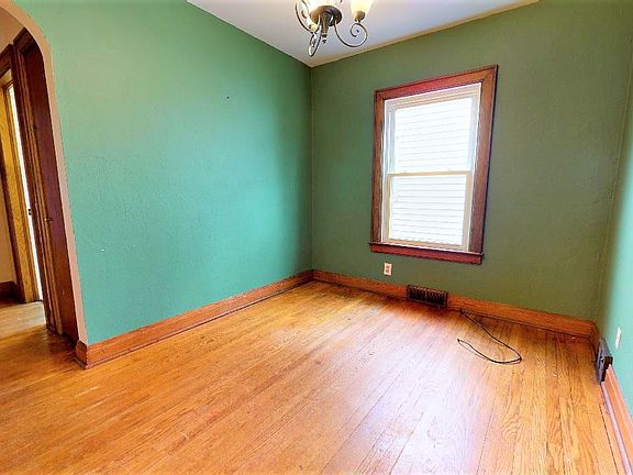 4th image of 1704 Dewey St