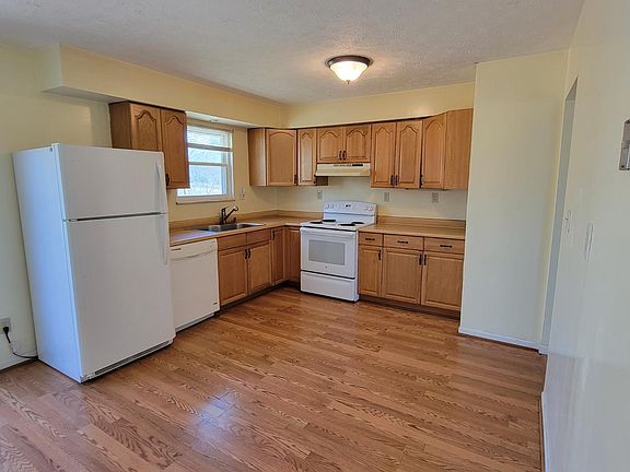 2nd image of 23542 Mapleridge Dr