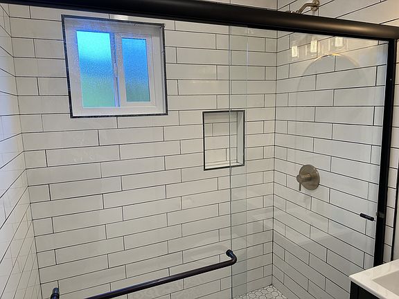 2nd image of 633 W Olive St APT B
