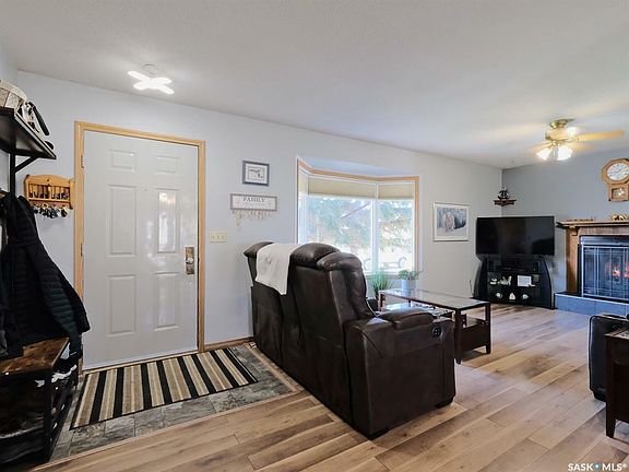 3rd image of 407 3rd Ave E