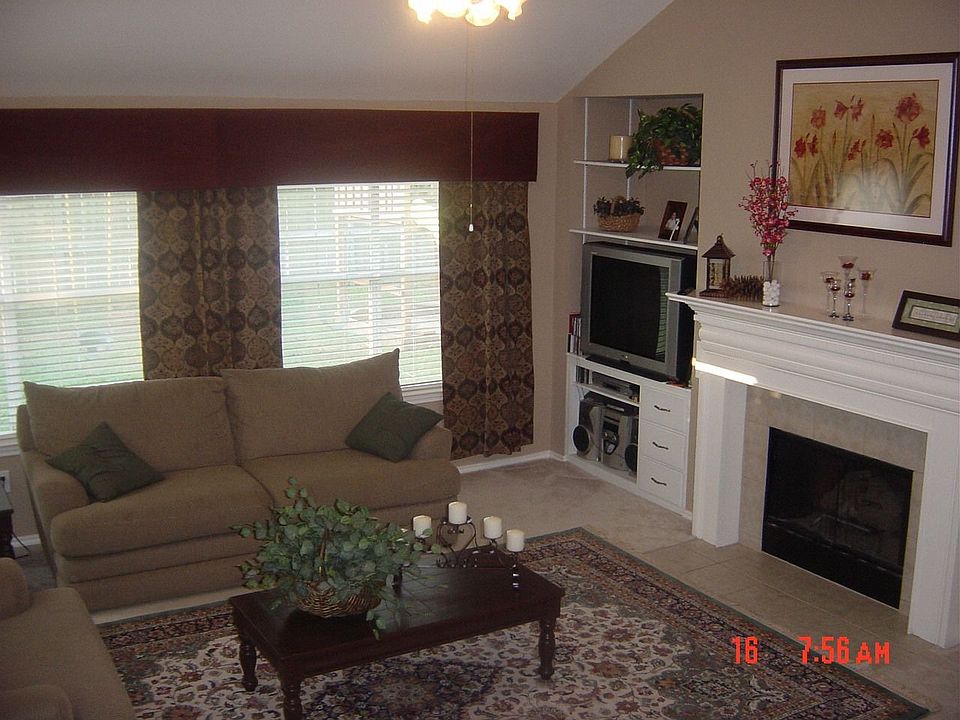 2nd image of 15615 Valley Creek Dr