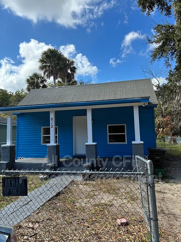 2 bed, 1.0 bath, 864 sqft, $1,390 — Photo 1