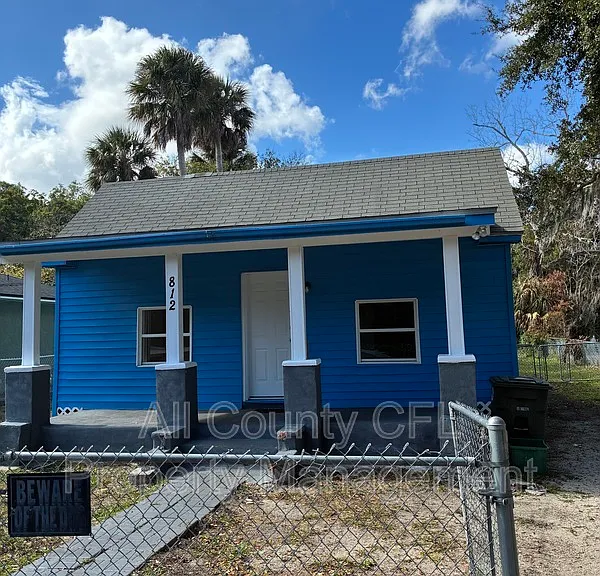 812 Marion St — Photo 1