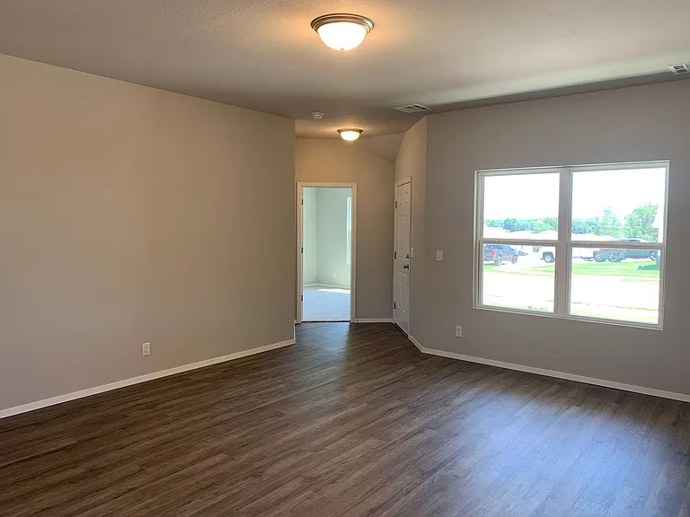2001 S Amarillo Dr — Photo 3