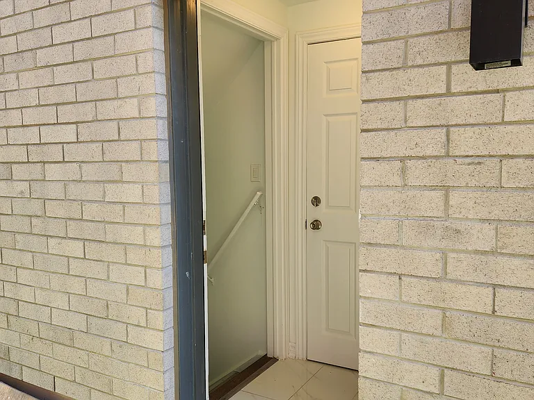67 Calabria Dr #BASEMENT — Photo 2
