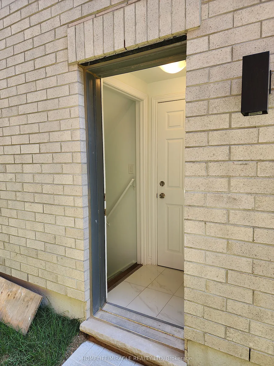 Building Photo - 67 Calabria Dr #BASEMENT