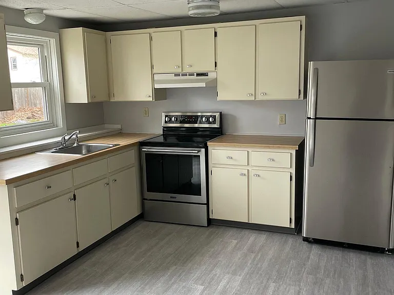 300 N Main St #1F — Photo 3