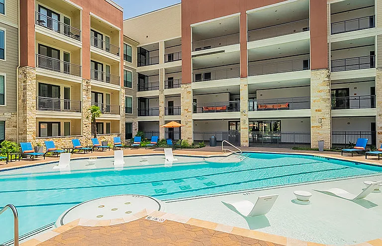 The Residences at Pearland Town Center Apartments — Photo 22