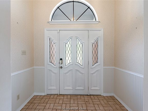 4th image of 5521 Somerford Ln