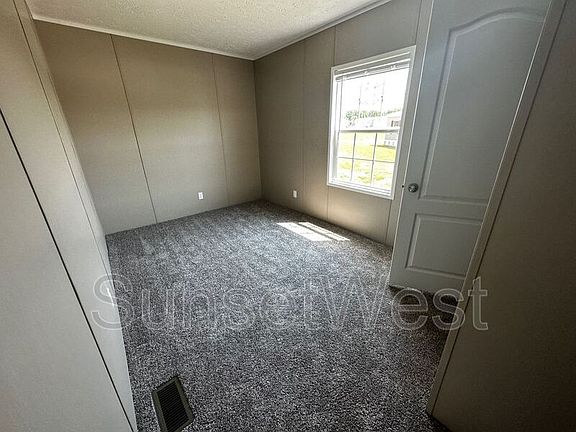 4th image of 201 W Tower Ln
