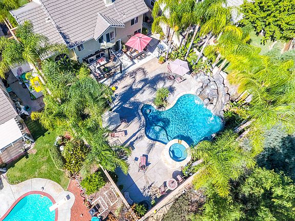 3rd image of 32372 Harwood Ln