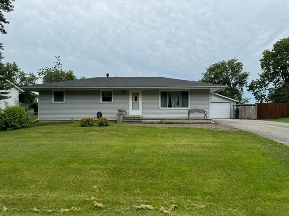 902 Iroquois Ave, Rockford, IL 61102