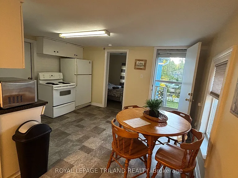 279 Charlotte St #UPPER — Photo 8