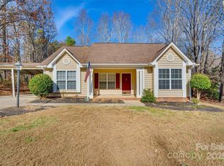 7111 Hunters Bluff Dr, Denver, NC 28037