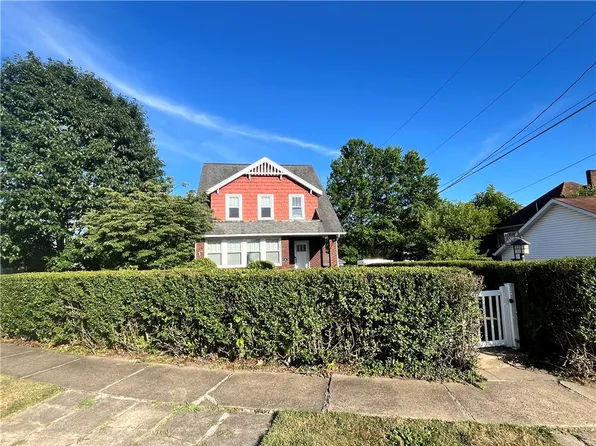 12 Kensington Cir, Uniontown, PA 15401