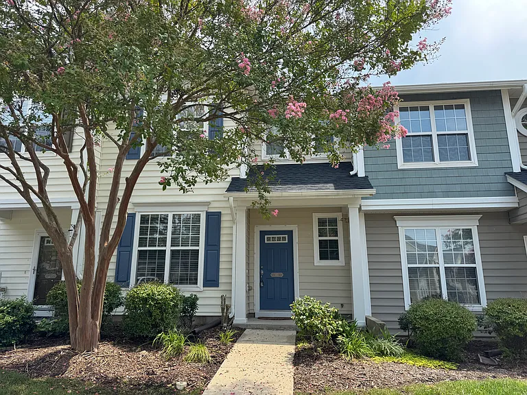 413 Hamlet Park Dr — Photo 2