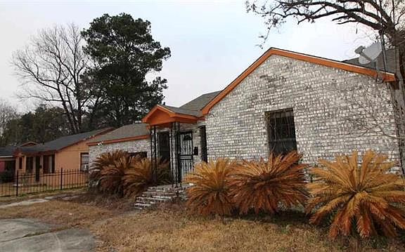 3rd image of 4849 Oaklon Ave