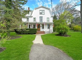 9 Carlton Ave, East Setauket, NY 11733