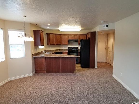 3rd image of 3842 S Clare Dr APT D8