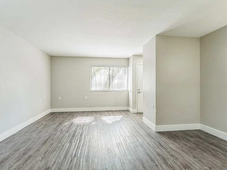 Pine Creek Apartments — Photo 7