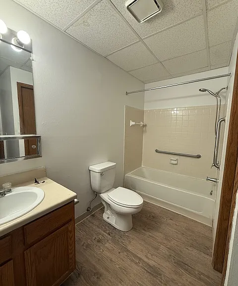 Lakewood Apartments — Photo 9