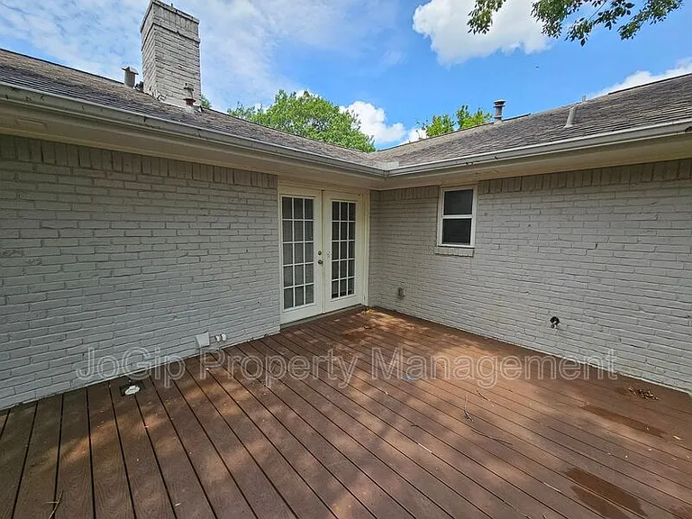 216 Wesley Dr — Photo 19