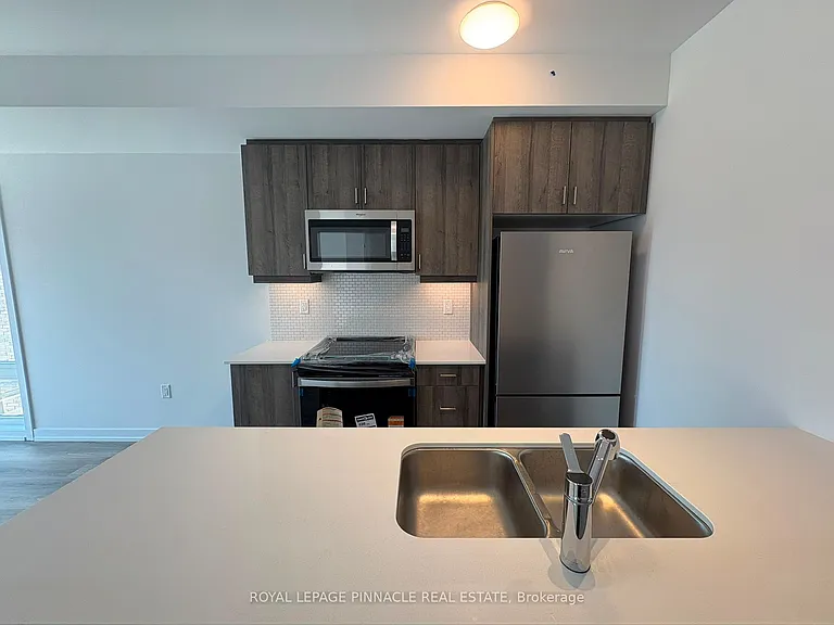 3 Bancroft Ln #202 — Photo 4