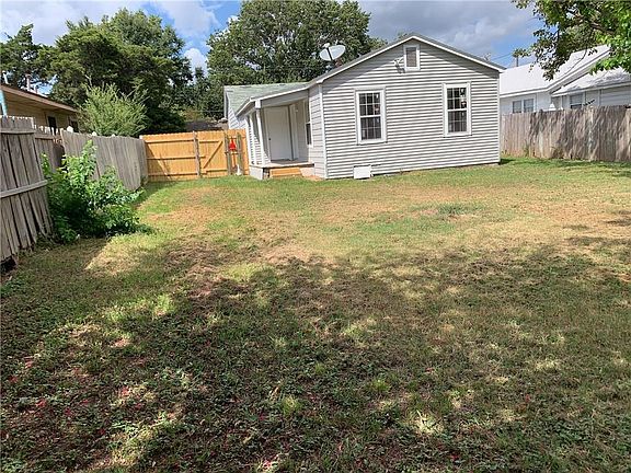 4th image of 803 E Milam St
