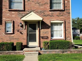 20019 S Great Oaks Cir, Clinton Township, MI 48036