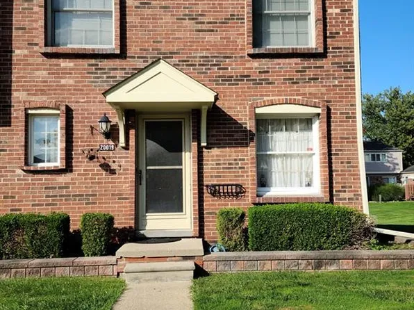 20019 S Great Oaks Cir, Clinton Township, MI 48036