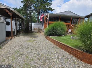 16 Old Faceful St, Falling Waters, WV 25419