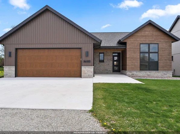 435 Riverview Ridge Pl, Combined Locks, WI 54113