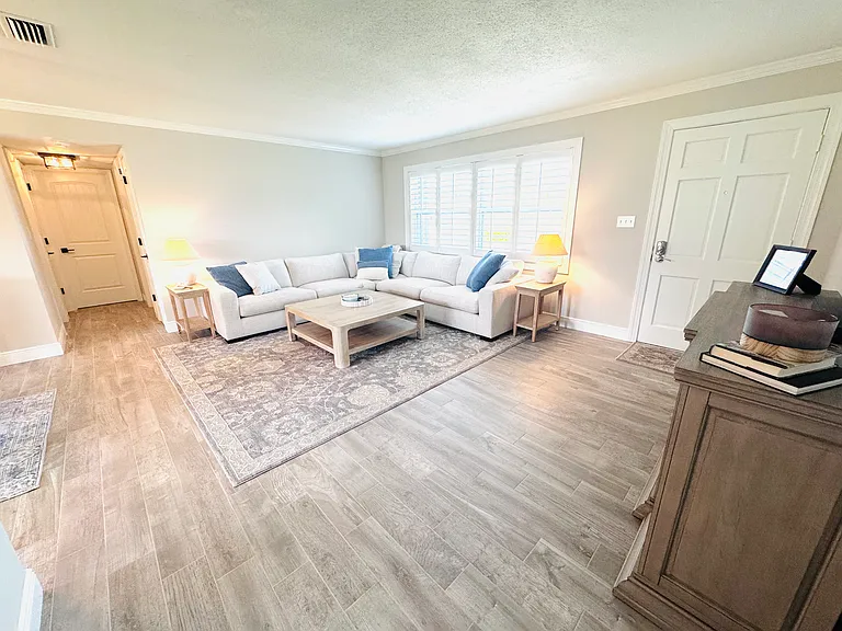 13926 Sunset Dr — Photo 4