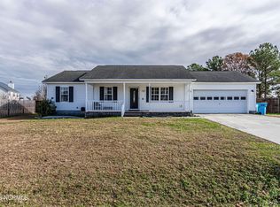 303 Parkton Dr, Richlands, NC 28574