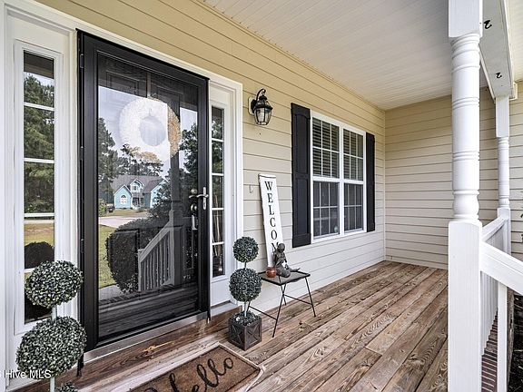 4th image of 127 Headwaters Drive