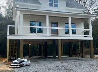 414 Thomas St, Bay Saint Louis, MS 39520