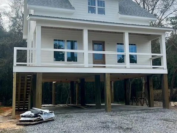 414 Thomas St, Bay Saint Louis, MS 39520