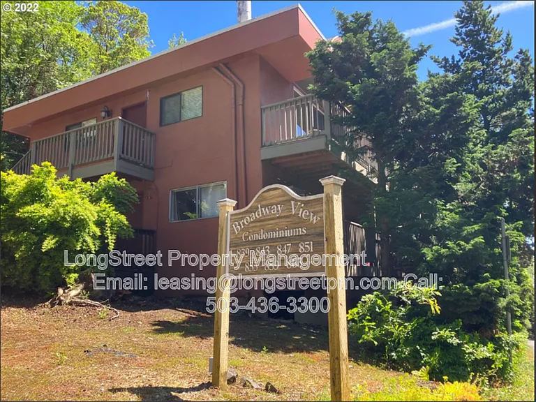 851 SW Broadway Dr #52 — Photo 1