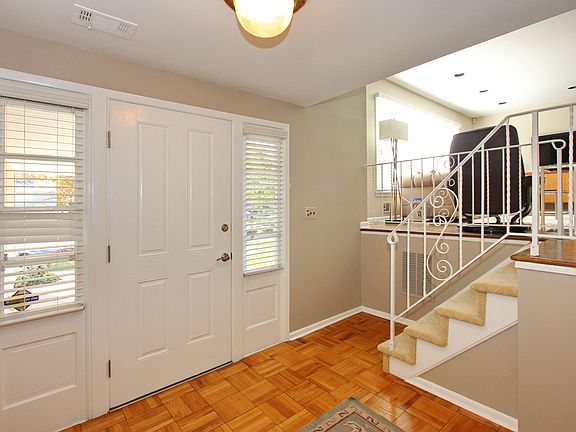 3rd image of 7 Knollwood Dr